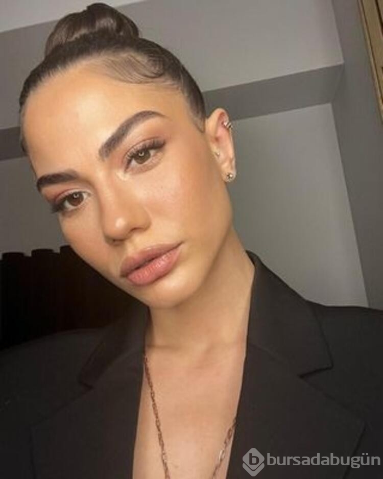 Demet Özdemir eksi 3 derecede mayoyla poz verdi