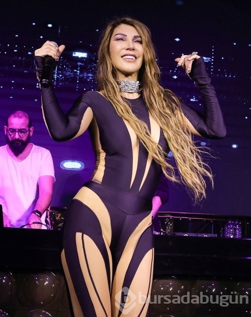 Hande Yener: Rakamlarda baktığında hepsi dünya starı ama hiçbirinin konseri yok.