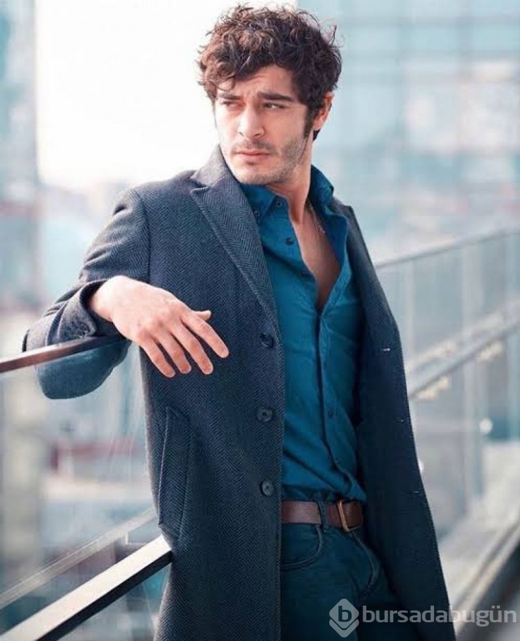 Serenay Sarıkaya ve Burak Deniz çıplak poz verdiler