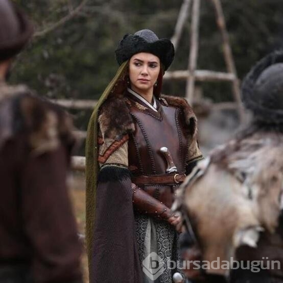 Leyla Lydia Tuğutlu karnı burnunda paylaşım yaptı
