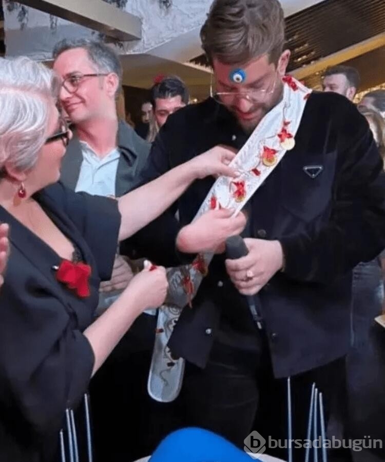 Enis Arıkan doğum gününü kına gecesi tadında kutladı
