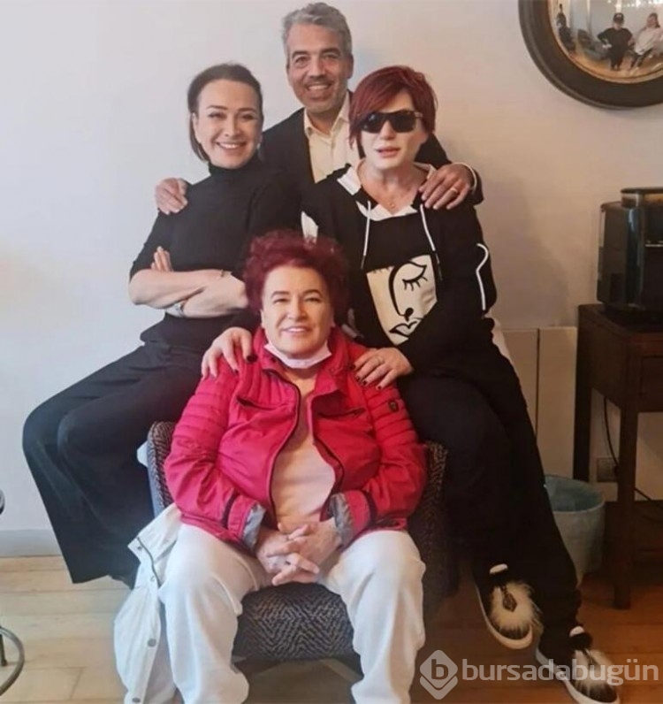 Emel Müftüoğlu Selda Bağcan'ı paylaştı

