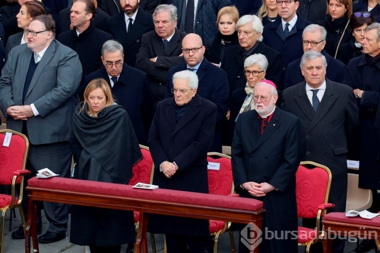 Papa 16. Benediktus toprağa verildi