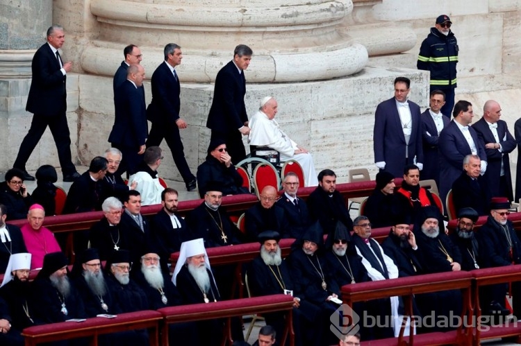 Papa 16. Benediktus toprağa verildi
