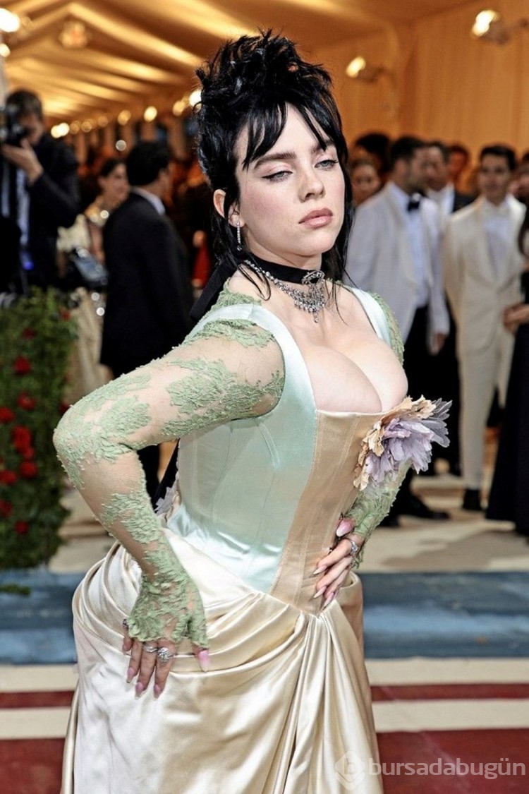 Billie Eilish: Ergenlik yıllarımda vücudumdan nefret ediyordum 