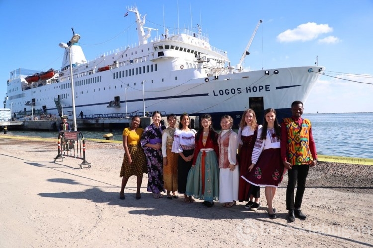 Dünyanın en büyük yüzen kütüphanesi: Logos Hope