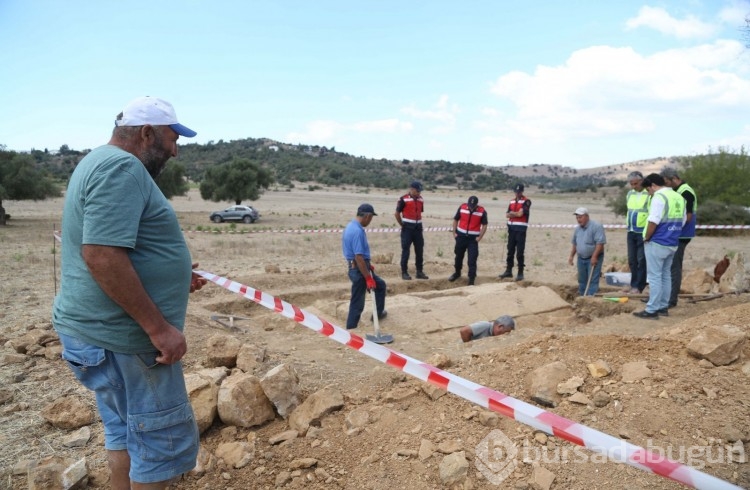Tarla süren çiftçiden büyük keşif