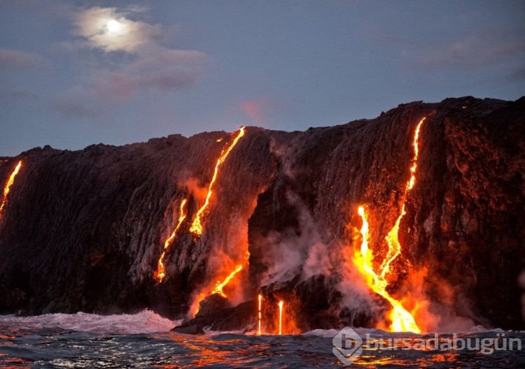 Hawaii'deki Kilauea Yanardağı faaliyete geçti
