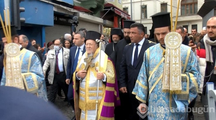 Haliç'te haç çıkarma töreni yapıldı
