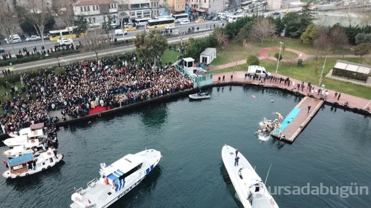 Haliç'te haç çıkarma töreni yapıldı