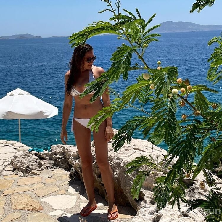 Özge Borak 'manidar' bir paylaşım yaptı
