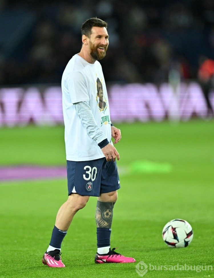 Messi Paris Saint-Germain'e geri döndü