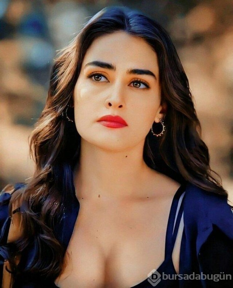 Esra Bilgiç'in Pakistan'dan elde ettiği reklam geliri dudak uçuklattı