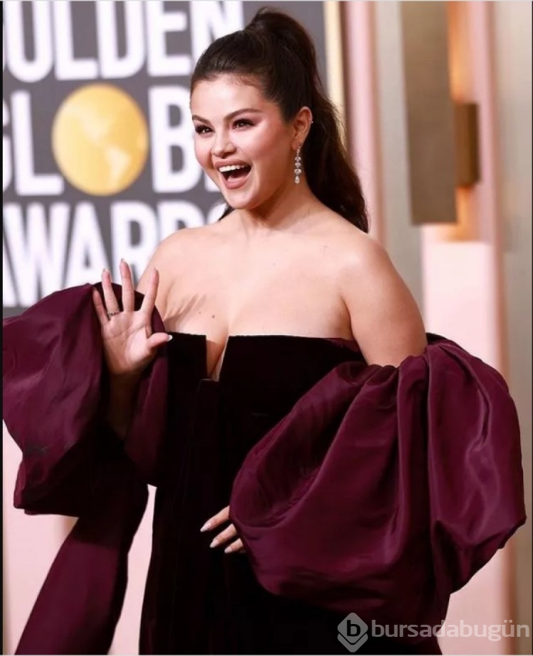 Selena Gomez'in Altın Küre stiliyle gündem oldu
