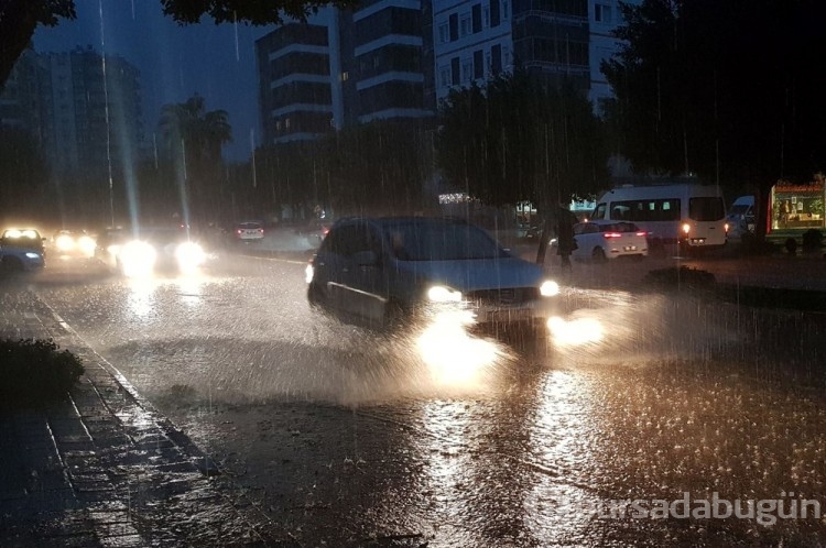 Antalya'yı sağanak vurdu