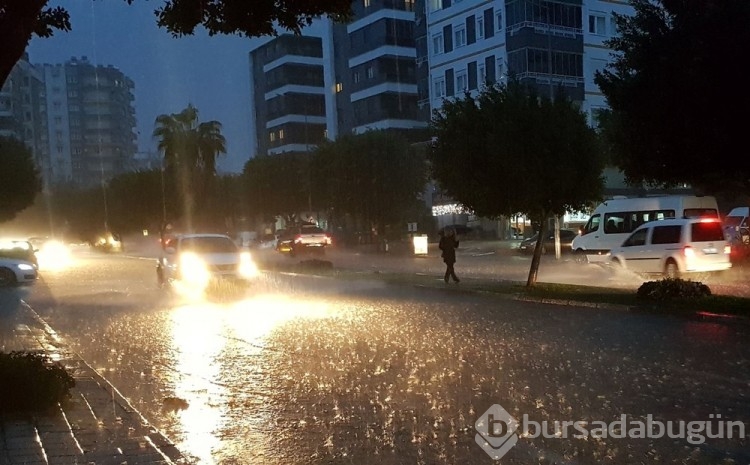 Antalya'yı sağanak vurdu