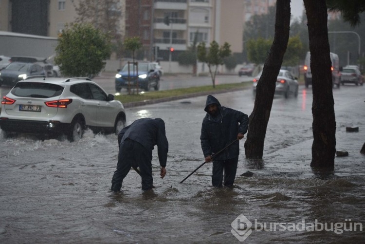 Antalya'yı sağanak vurdu