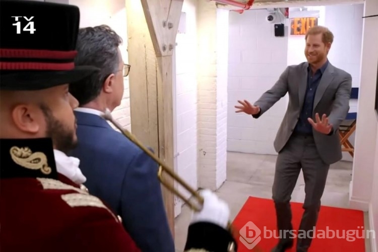 Prens Harry kraliyetle dalga geçti