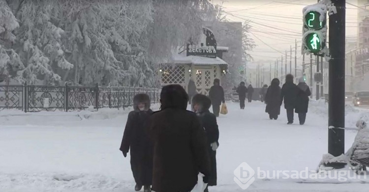 Dünyanın en soğuk kenti Rusya'da bina dondu!