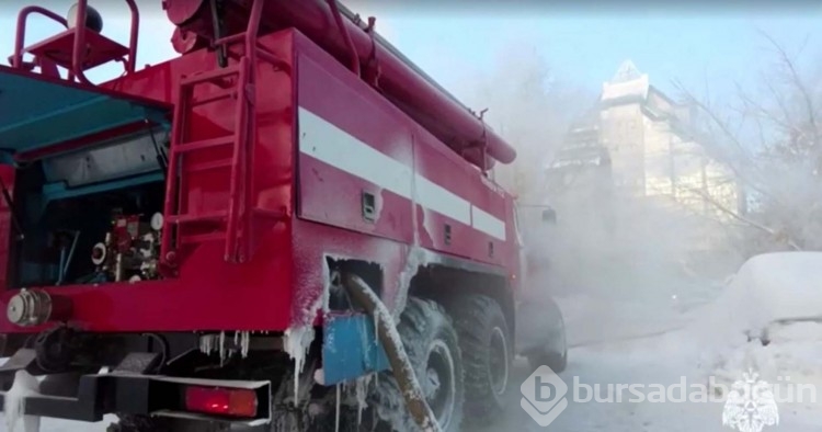 Dünyanın en soğuk kenti Rusya'da bina dondu!
