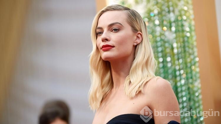 Margot Robbie, Babylon galasında baştan aşağı kırmızıydı!