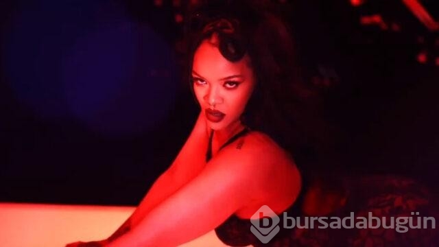 Rihanna iç çamaşırı reklamında ağızları açık bıraktı!