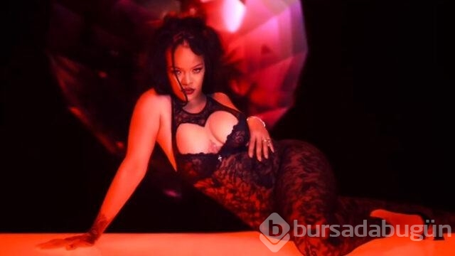 Rihanna iç çamaşırı reklamında ağızları açık bıraktı!