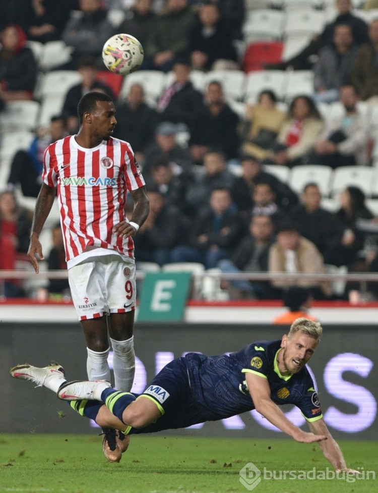Futbolcu Haji Wright 8 kulüp ile temas halinde