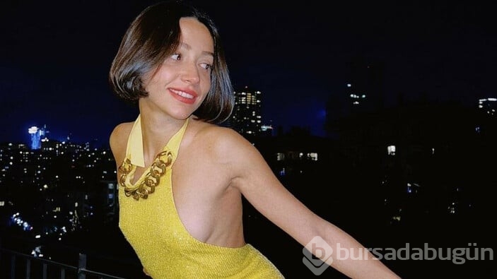Zeynep Bastık'tan balkon pozu
