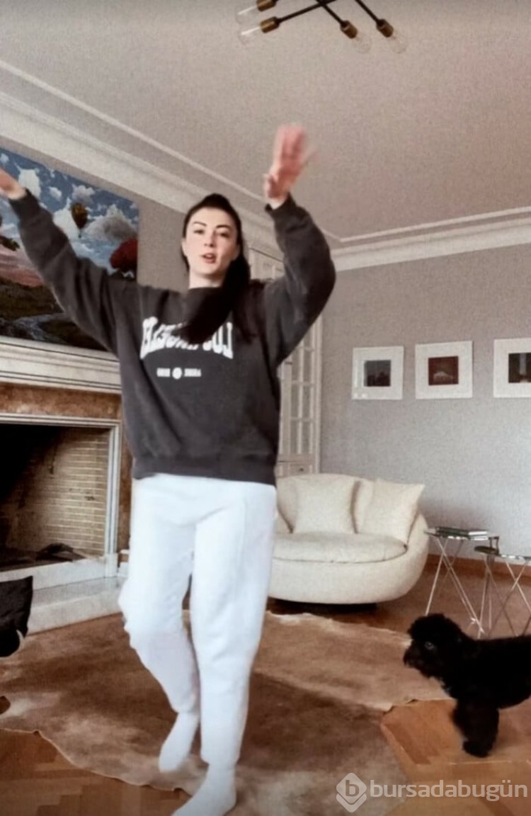 Burcu Özberk ev halini paylaştı