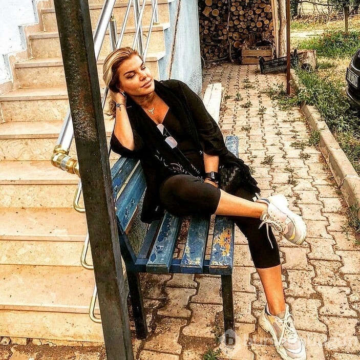 Şarkıcı Elif Karlı'nın eşi cezaevinde hayatını kaybetti