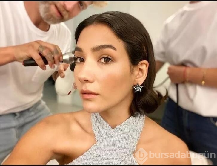 Aybüke Pusat'tan süper minisiyle stüdyo pozları