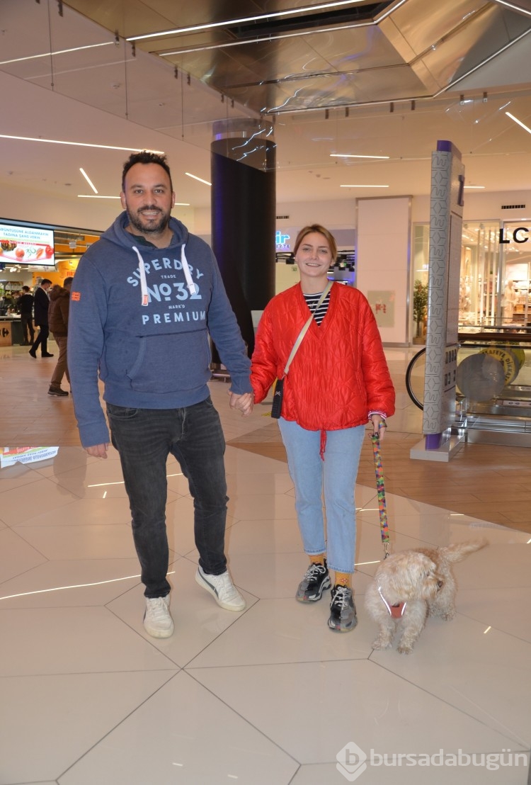 Ferit Aktuğ sevgilisiyle el ele