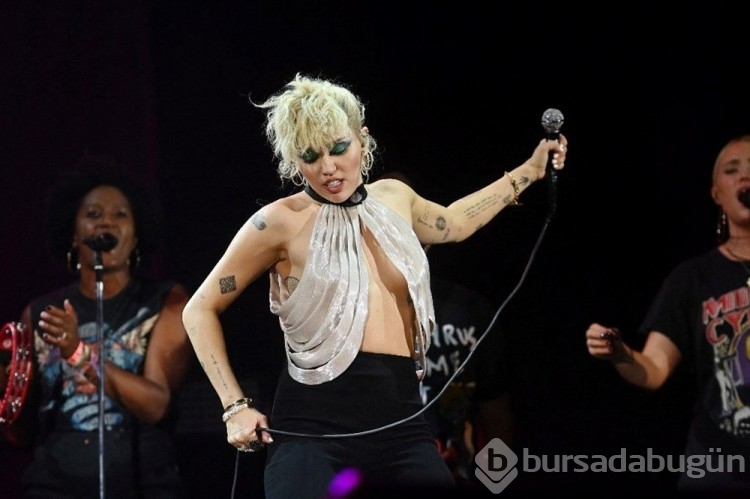 Miley Cyrus "Flowers" şarkısında eski eşine gönderme mi yaptı?