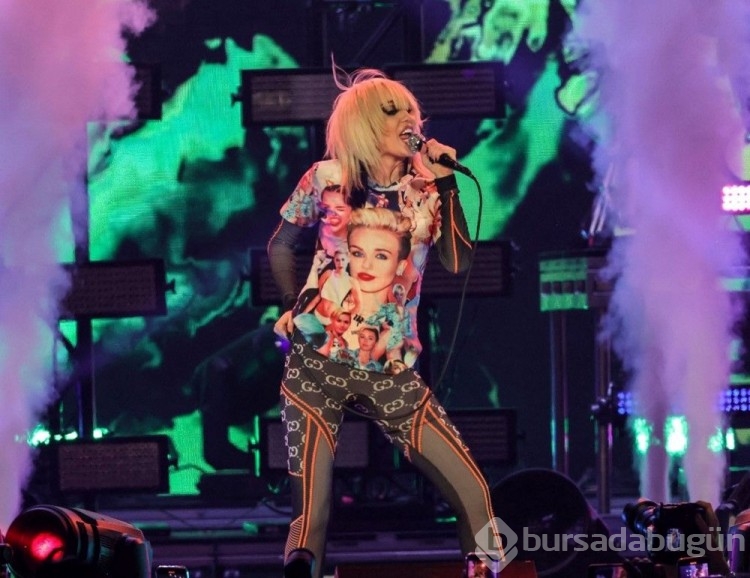 Miley Cyrus "Flowers" şarkısında eski eşine gönderme mi yaptı?