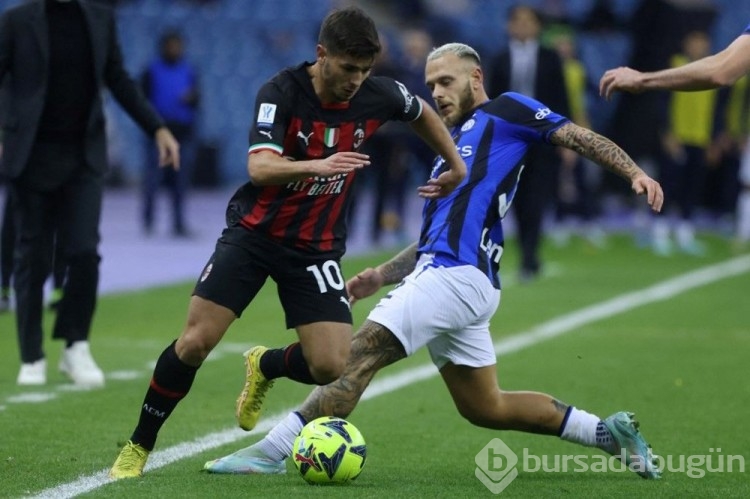 Hakan Çalhanoğlu'dan İtalya'da 3. kupa