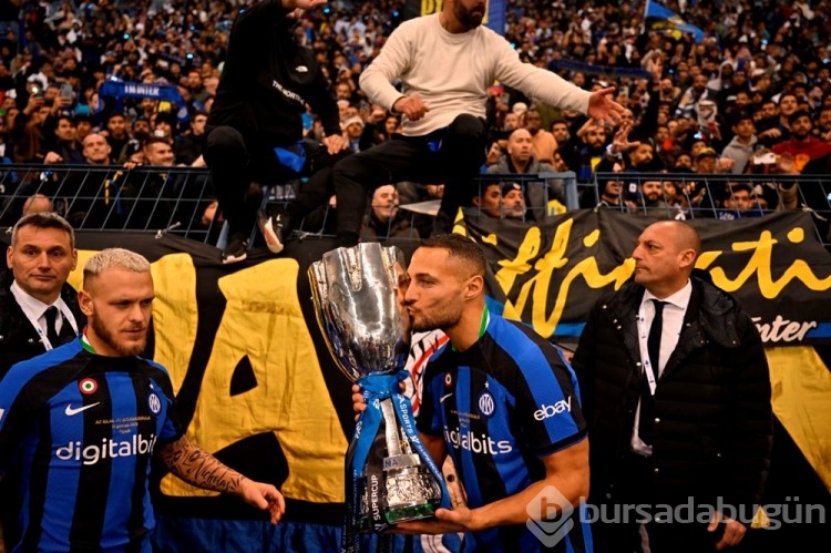 Hakan Çalhanoğlu'dan İtalya'da 3. kupa