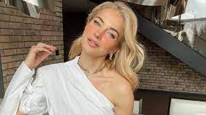 Makyajsız Burcu Esmersoy'a övgü yağdı
