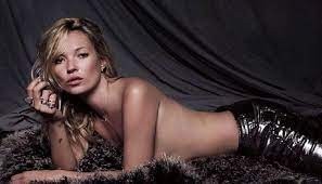 Kate Moss mağaza tuvaletinde cinsel ilişkiye girerken yakalanmış

