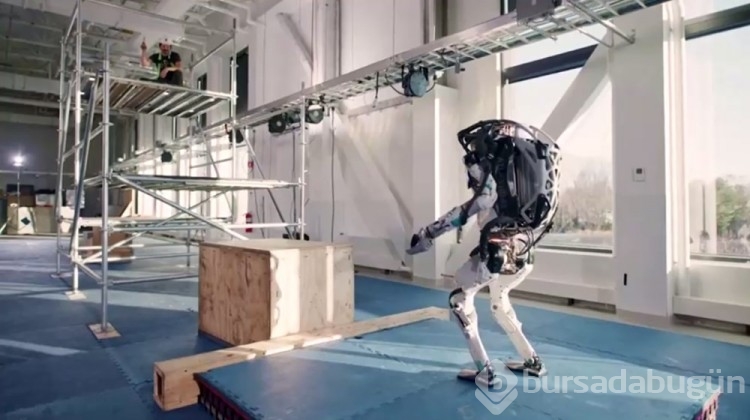 Boston Dynamics'in insansı robotu inşaat iskelesine çıktı