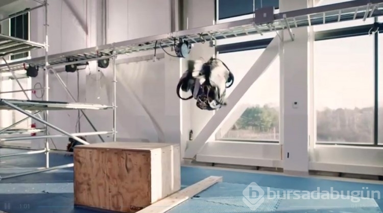 Boston Dynamics'in insansı robotu inşaat iskelesine çıktı