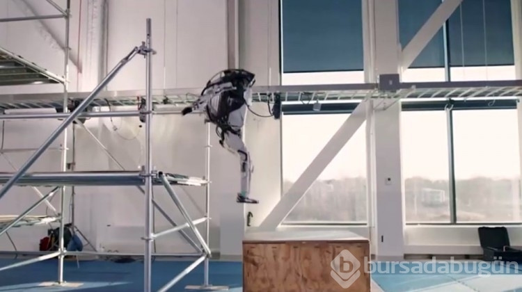 Boston Dynamics'in insansı robotu inşaat iskelesine çıktı
