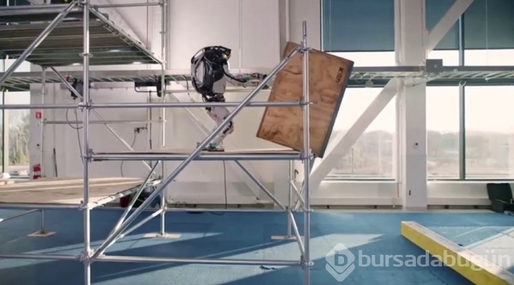Boston Dynamics'in insansı robotu inşaat iskelesine çıktı
