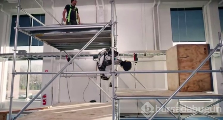Boston Dynamics'in insansı robotu inşaat iskelesine çıktı