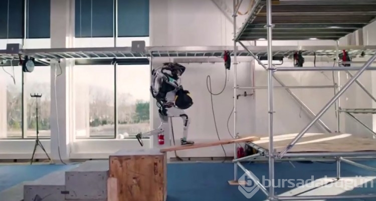 Boston Dynamics'in insansı robotu inşaat iskelesine çıktı