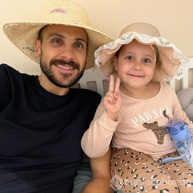 Survivor'a veda eden Ümit Erdim kızıyla poz verdi
