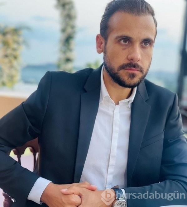 Survivor'a veda eden Ümit Erdim kızıyla poz verdi
