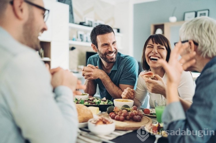 Sevgilinizi aile ve arkadaşlarla nasıl tanıştırmalısınız?
