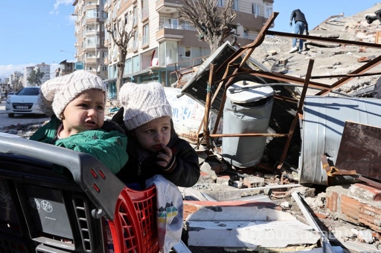 Deprem bölgesindeki acıyı yansıtan fotoğraflar
