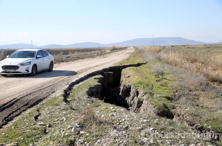 Deprem sonrası köy yolları bu hale geldi